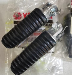 YAMAHA Y15 / Y16 / FZ150 FRONT FOOTREST + RUBBER complete set FOOTSTEP PEMIJAK DEPAN Y15ZR FZ Y16ZR RAMP ORI INDONESIA -By Sea Courier Method 🚢📦