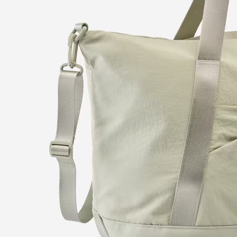 28L sports bag with strap and waterproof pocket