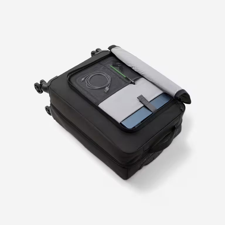 Cabin case with 4 multi-directional wheels 30L