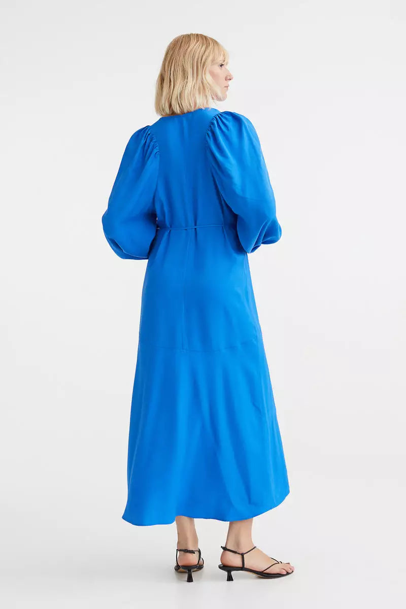 Voluminous wrap dress