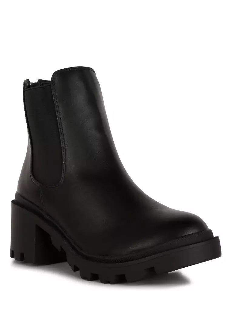 Maddie Block Heel Chelsea Boots In Black