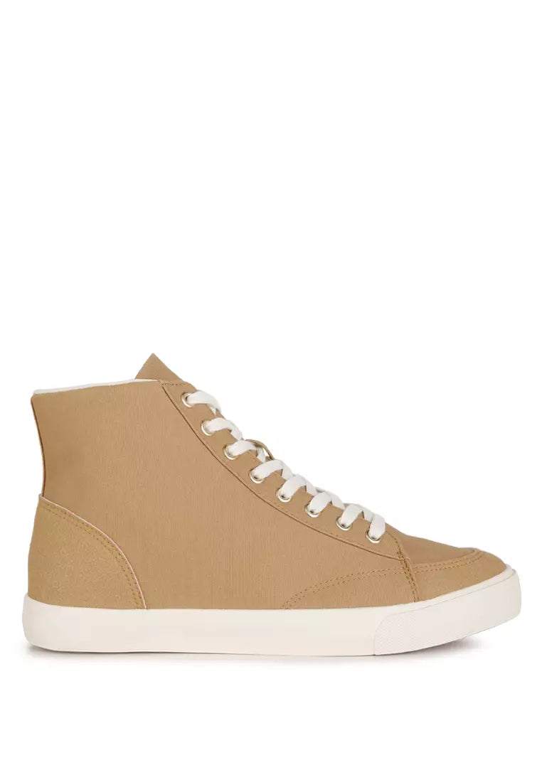 Men Escape Ankle Length Solid Sneakers In Beige