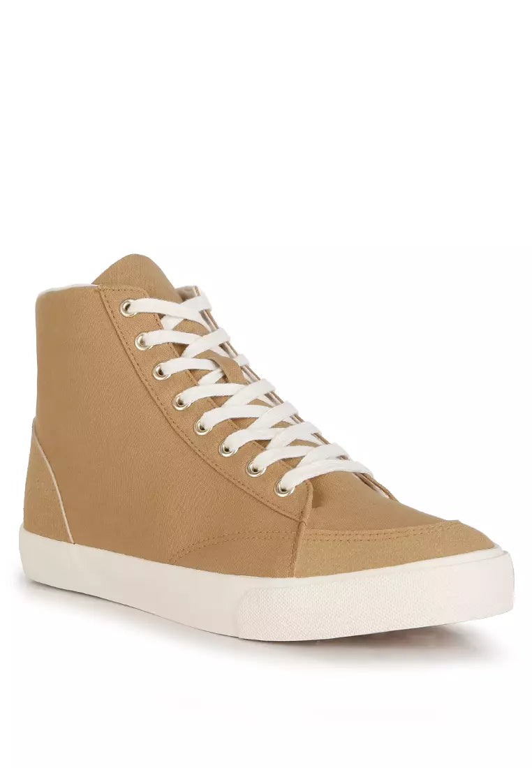 Men Escape Ankle Length Solid Sneakers In Beige