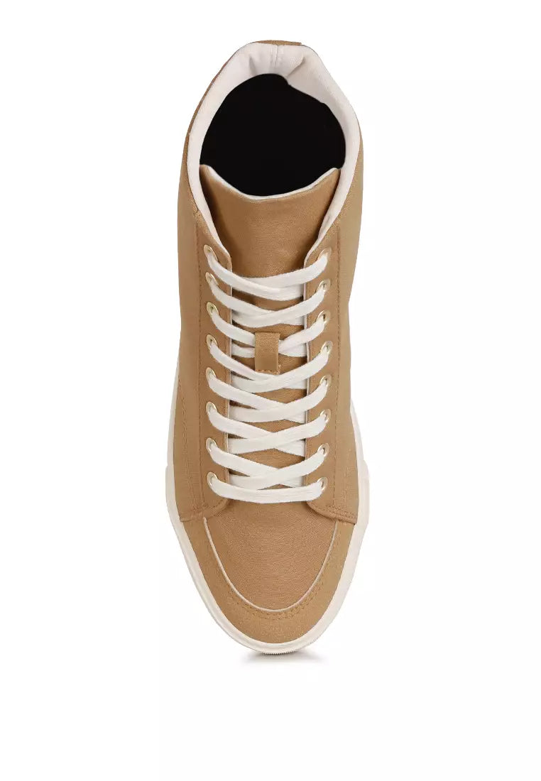 Men Escape Ankle Length Solid Sneakers In Beige