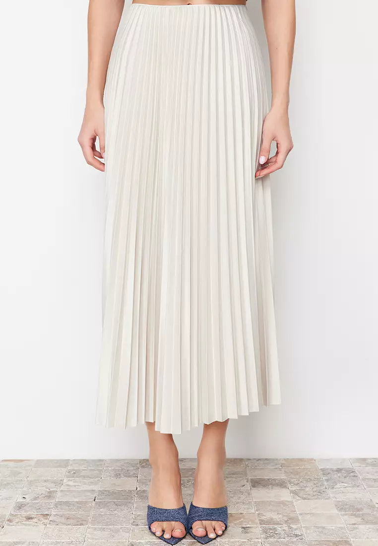 Pleated Maxi Knitted Skirt