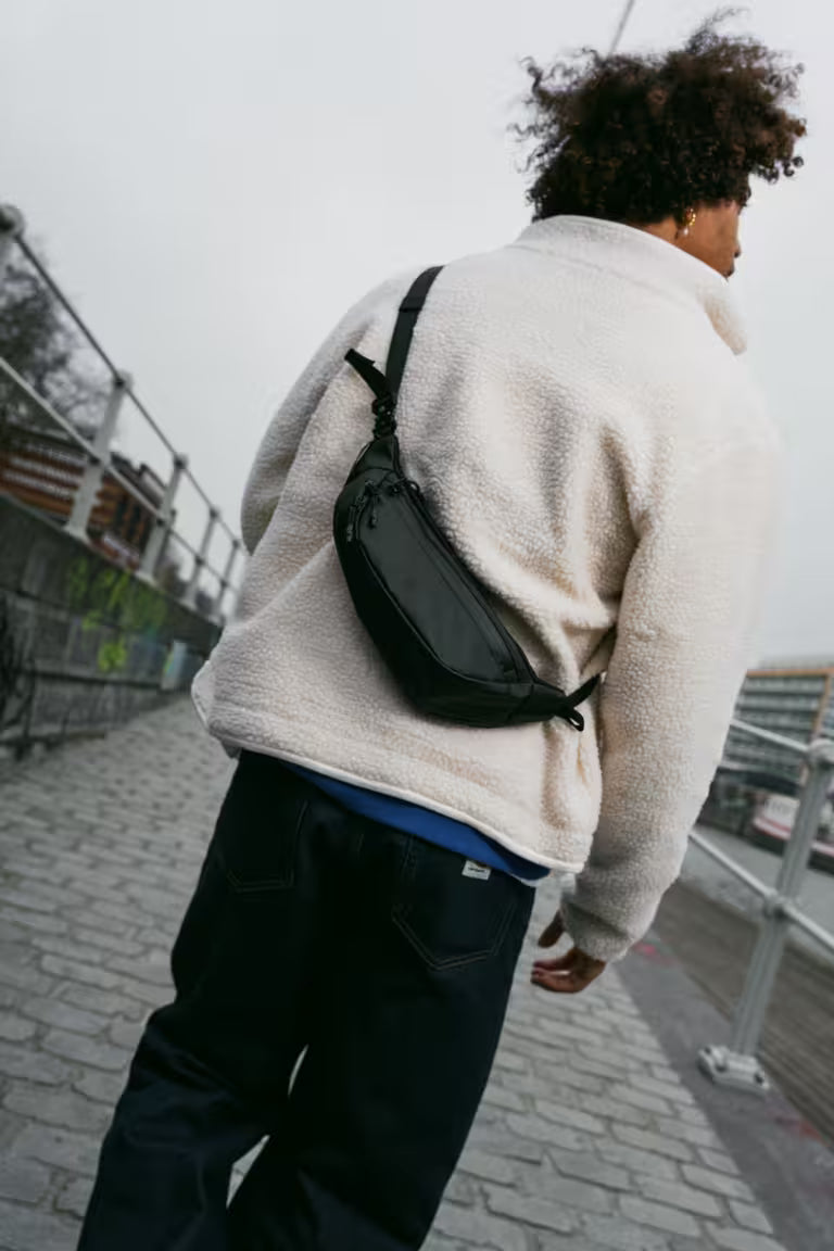 Water-repellent bum bag